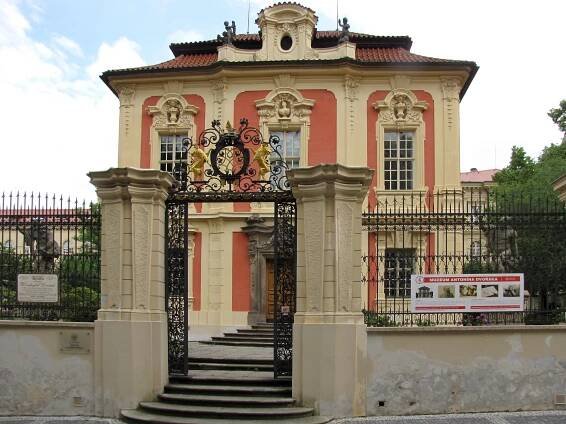 Fotografie - Michnův letohrádek_ulice Ke Karlovu - 02.06.2016