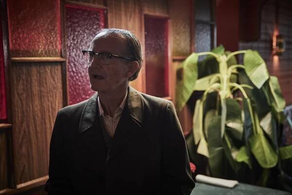 Endeavour - Rága - Z filmu - Anton Lesser