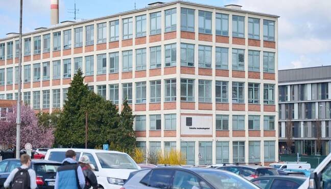 Začala demolice zlínské fakulty technologické. Univerzita postaví novou.