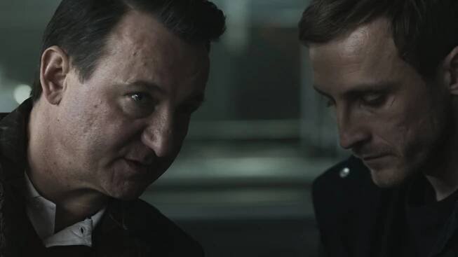 Oslněni světlem - Epizoda 5 - Z filmu - Robert Więckiewicz, Kamil Nożyński
