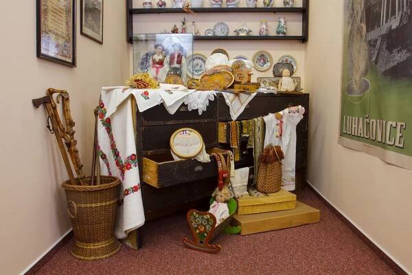 EXPOZICE "ZNÁMÉ I NEZNÁMÉ LUHAČOVICE" • Muzeum jihovýchodní Moravy ve Zlíně