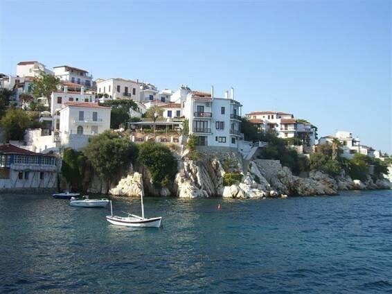 Ostrov Skiathos láká na dovolenou u krásných pláží.