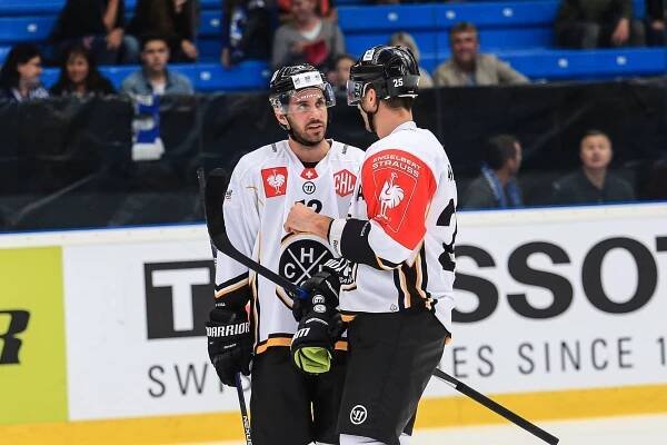 Pohár pro mistry a čtyři tisíce zvědavců. V Plzni odstartovala hokejová Liga mistrů