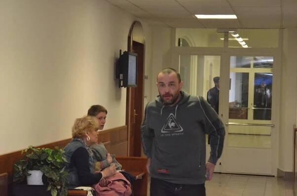 Za obtěžování nezletilých dcer dal seniorovi facku, která ho zabila: Odsedí si pět let!