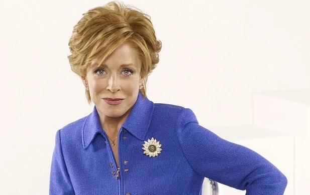 Sarkastická matka z Dva a půl chlapa: Holland Taylor (81) randí s krásnou herečkou