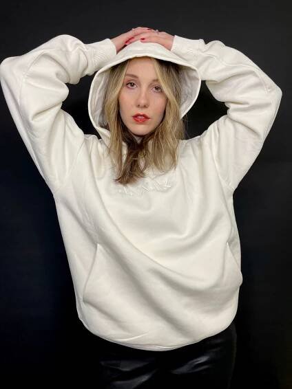 Oversize eko mikina s výšivkou Anna K. krémová