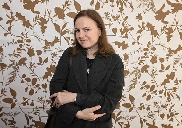 Dcera Ivy Janžurové vyvedla do společnosti nejmladšího syna. Theodora Remundová se bojí, že jim z bytu udělá skleník