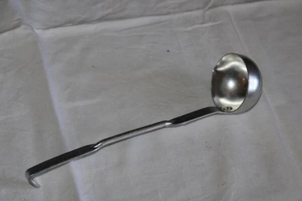 P1. Retro malá naběračka se zobáčkem 6 cm / 20,5 cm hliník  - Vybavení do kuchyně