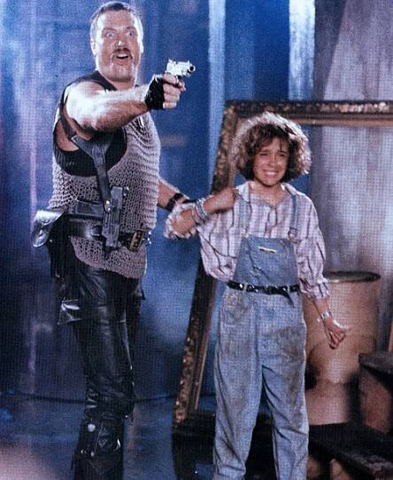 Komando - Z filmu - Vernon Wells, Alyssa Milano