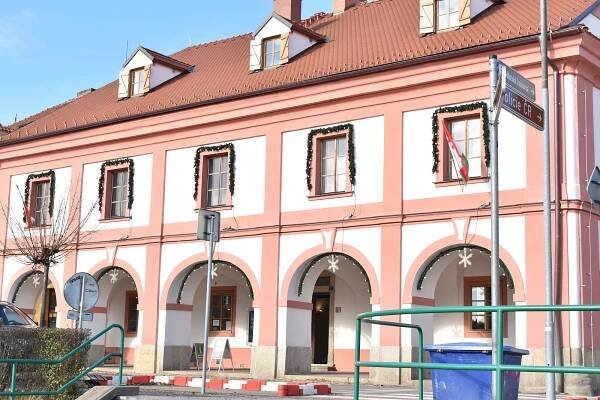 Městský úřad v Lysé nad Labem změnil úřední hodiny. Zavedl delší polední pauzu