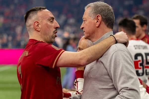 Szene vom Legenden-Turnier des FC Bayern im März 2025: Bianchi (r.) mit Franck Ribéry.
