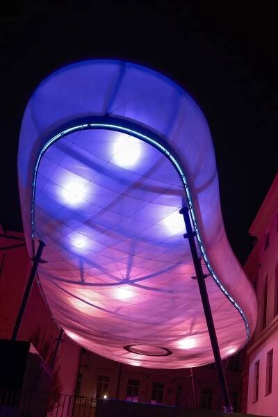 Zářící Mrak nad Brnem signalizuje ART DESIGN FASHION v rekonstruovaném Umprumu | archSPACE
