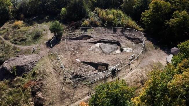 Beton a štěrk na místě keltského oppida? Projekt na okraji Prahy budí nevoli