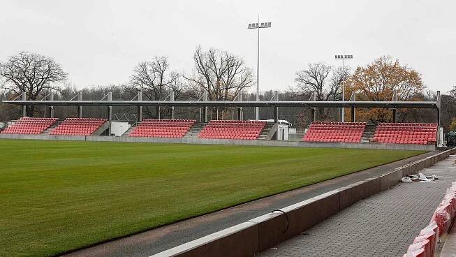 Nový fotbalový stadion prvoligového týmu FK Pardubice v prostorách bývalého Letního stadinu v Pardubicích  je téměř hotov.