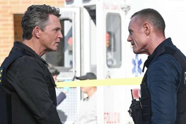 Shawn Hatosy as Deputy Chief Reid, Jason Beghe as Hank Voight in CHICAGO P.D.