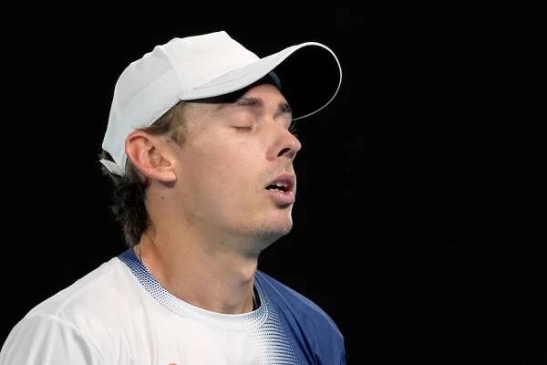 Alex de Minaur closes his eyes on the court during an Australian Open quarterfinal against Jannik Sinner.