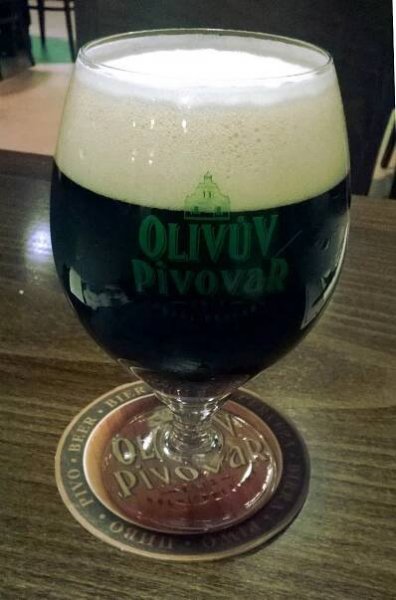 Olivův pivovar - Theodor stout 13°,  sklenice piva Olivův pivovar - Theodor stout 13°