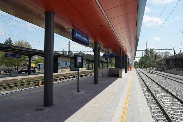 Na nádraží v Králově Poli již cestující využívají nová nástupiště