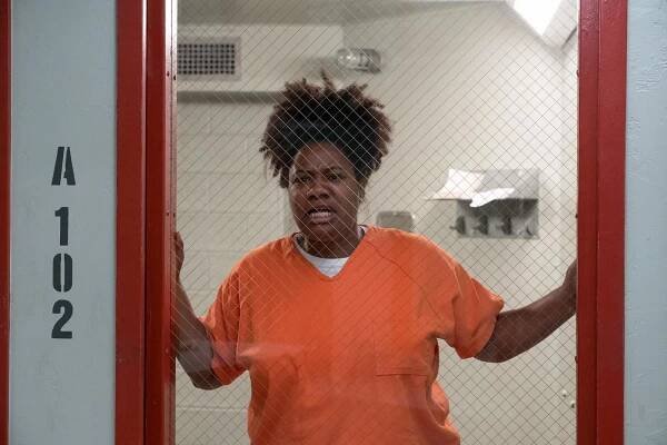 Orange Is the New Black - Po hlavě do sraček - Z filmu - Adrienne C. Moore