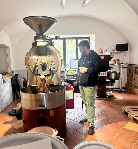 Káva je dar, kávovník je strom - Johnny Coffee
