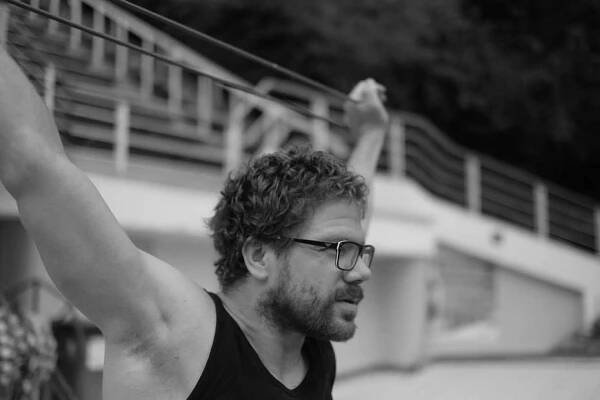 „Díky, že jsi mě podržel.“ Michal Radar Vrátný, Ridina Ahmedová, Žena filmového kritika a další se dělí o příběhy odvahy