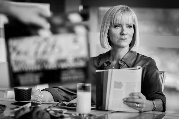 Hermione Norris - BETWEEN TWO WORLDS