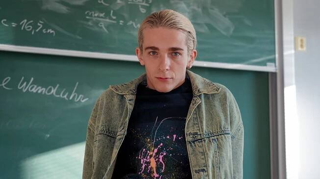 Tomáš Weber si odbarvil vlasy a převtělil se do kápa "mafiánské" bandy v High School Heist