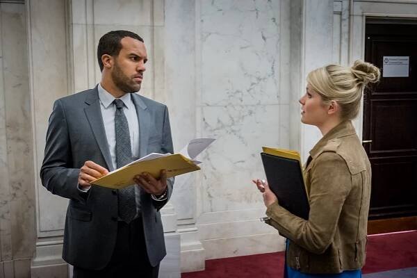 Pátý - Epizoda 4 - Z filmu - O.T. Fagbenle, Hannah Arterton