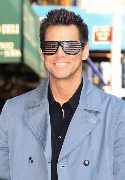 Komik Jim Carrey v ulítlých brýlích šokoval veřejnost
