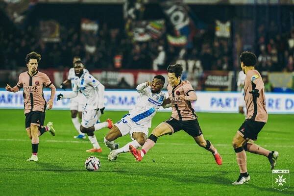 Ligue 1 / PSG iba remizoval v Auxerre 0:0
