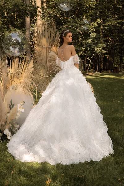 25220 Daphne - Lorraine Tyne Bridal