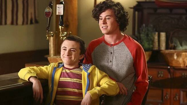 Průměrňákovi - Dovolená s Donahueovými - Z filmu - Atticus Shaffer, Charlie McDermott