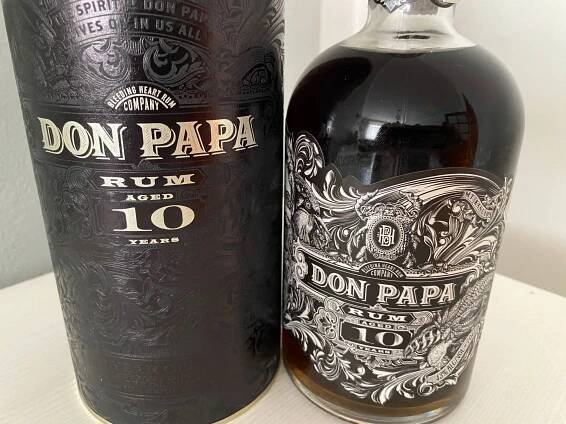 Don Papa 10y 0,7l 43% GB L.E. s korkovou „pokličkou“. CZ kolek | Rums.cz