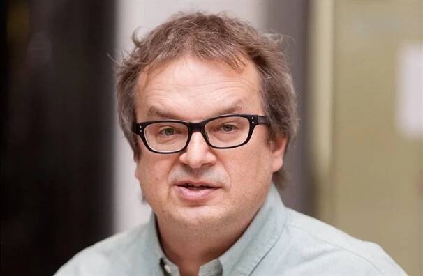 Filip Smoljak obvinil bratra ze smrti matky a manipulace s majetkem. Oba proti sobě kandidovali do Senátu