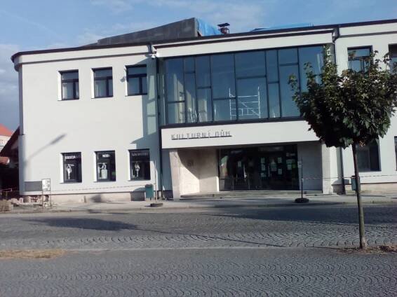 Rekonstrukce kulturního střediska - září - Město Pečky