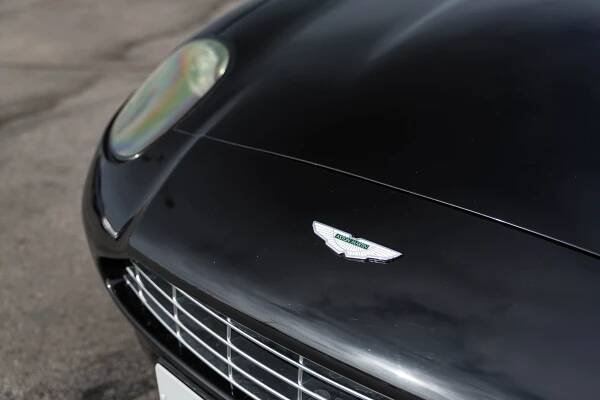 Britský krasavec Aston Martin DB7 nemusí zůstat jen nesplněným snem