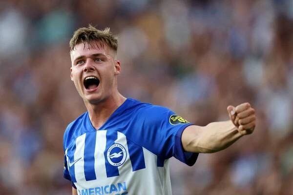 Evan Ferguson signs new Brighton contract until 2029