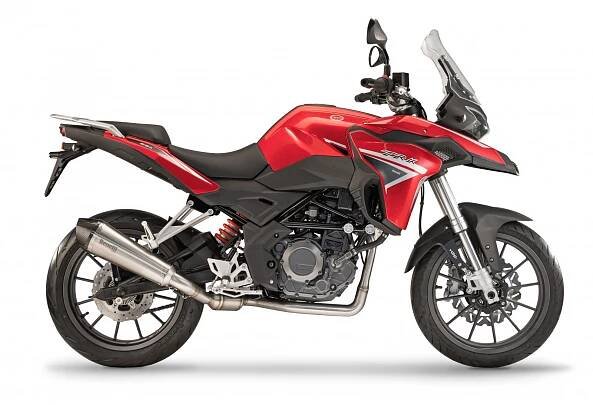 Benelli TRK 251 | Katalog motocyklů a motokatalog na Motorkáři.cz