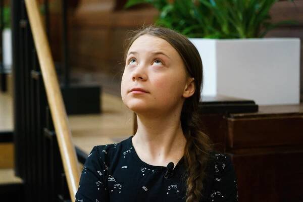 Greta v květnu dokázala, že umí vyřešit klimatickou změnu. Nikdo to ale neocenil, takže klimatická změna pokračuje