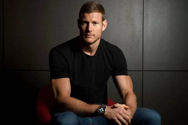 How 'Umbrella Academy's' Tom Hopper Has Gotten Healthy After Years of Disordered Eating