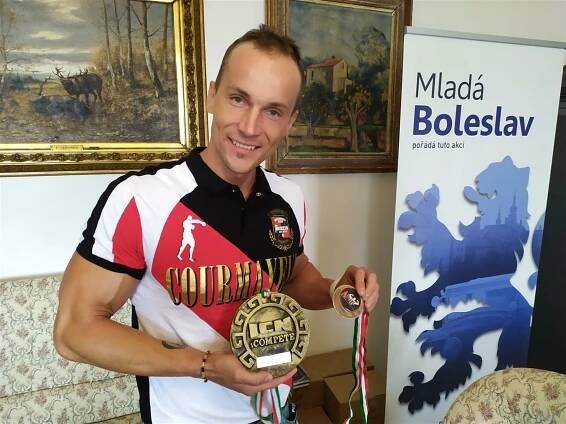Setkání dvou Marků: kulturistické zlato se zalesklo na boleslavském magistrátu