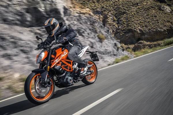 KTM 390 Duke 2017: v novém kabátu - 6 - 1 2017 KTM 390 Duke6