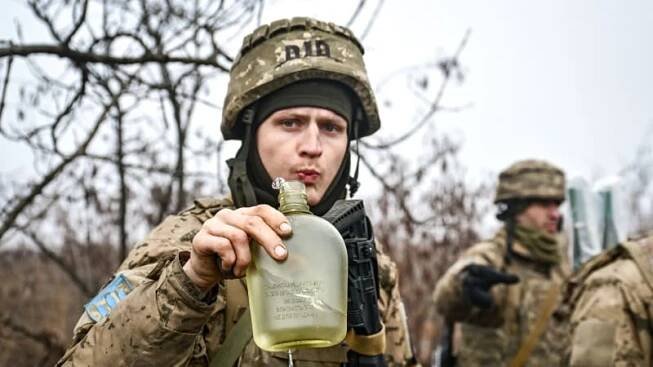 Ukrajinská armáda řeší rozsáhlý problém s alkoholismem. (Ilustrační foto)