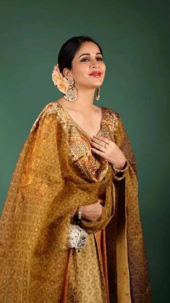 Lavanya Tripathi Dazzles in Ethnic Elegance