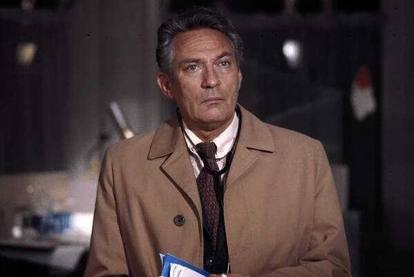 Mizerná neděle - Z filmu - Peter Finch