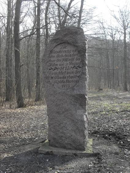 Soubor:PAMATNIK bitvy u Chlumce.jpg – Wikipedie