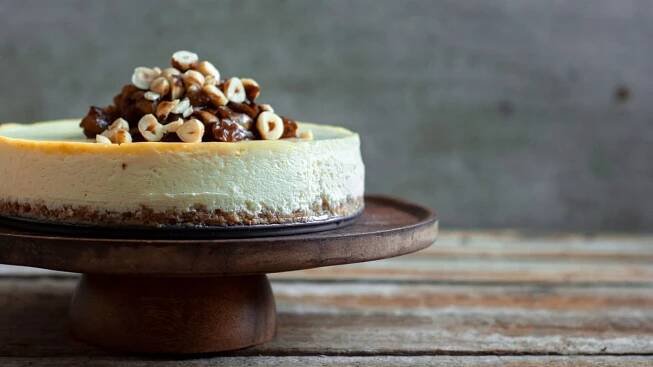 Hruškový cheesecake se skořicí a lískovými ořechy - Proženy.cz
