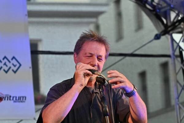 OBRAZEM: Štěpán Kojan potěšil fanoušky mixem písniček Keksu a své sólové tvorby