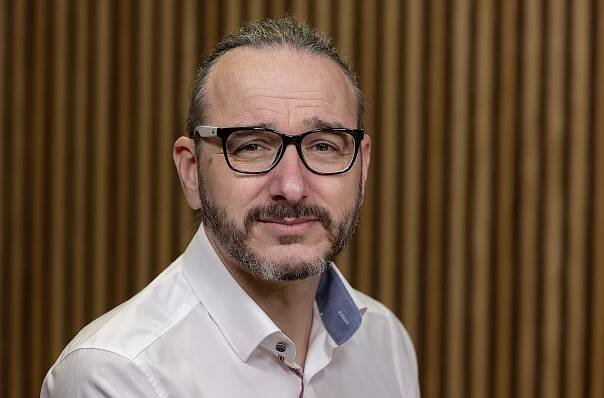 Jakub Szántó: Nový vůdce Sýrie má jednu ruku na Koránu, druhou na kalašnikovu