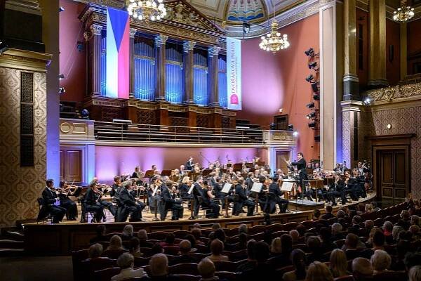 Recenze: Hrůša Sukovi pomohl. Festival uvedl málo hranou symfonii Dvořákova žáka